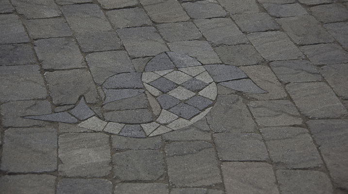 ICH Builders New Albany Ohio residence custom build close up of patio natural stone paving work