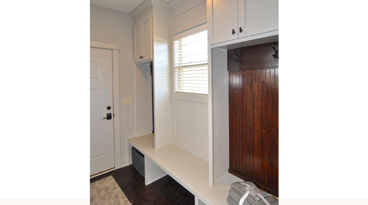 ICH Builders Berlin Ohio residence custom build mudroom with bench