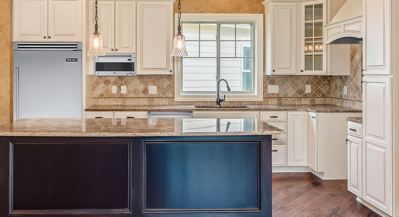New Albany custom home by Iulianelli Custom Homes — sprawling residence with pool