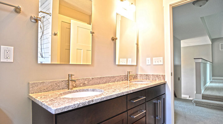Iulianelli Custom Homes London Model A bathroom counter top