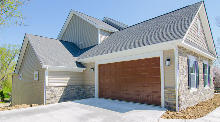 Iulianelli Custom Homes Oakland Model garage and driveway