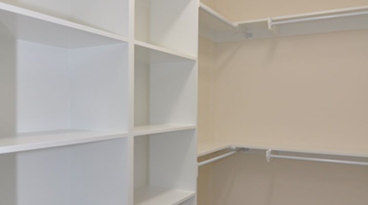 slider image of Oakland Model walk in closet