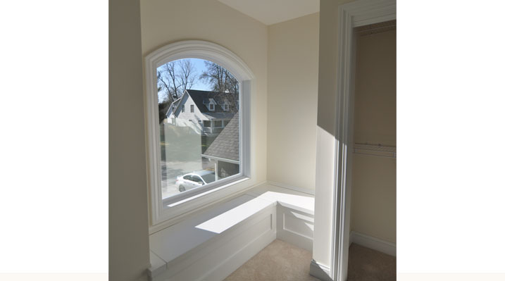 Iulianelli Custom Homes Oakland Model closer view of bedroom arched window and nook