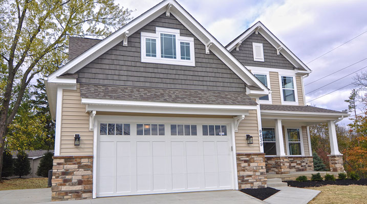 Iulianelli Custom Homes Kingsdale Model focusing on front and 2 car garage