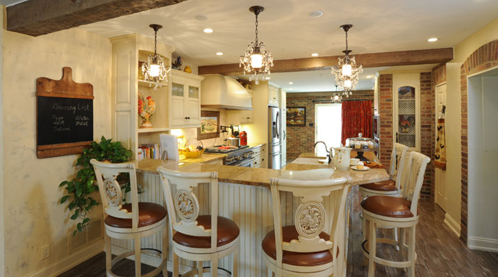 Iulianelli Custom Homes Pickerington Remodel kitchen area with sit up bar